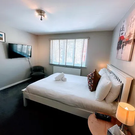 Valley Mount House & *